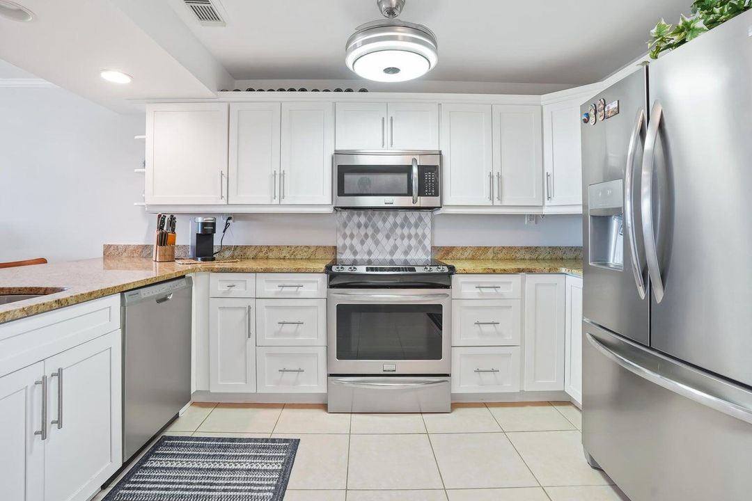 For Sale: $399,900 (2 beds, 2 baths, 1186 Square Feet)