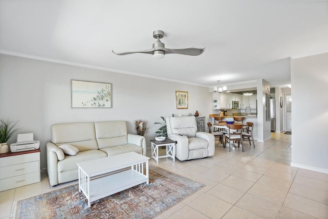 For Sale: $399,900 (2 beds, 2 baths, 1186 Square Feet)