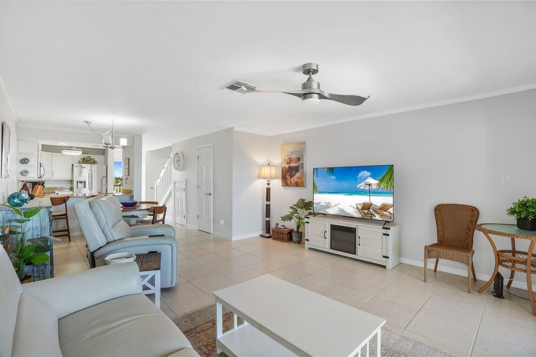 For Sale: $399,900 (2 beds, 2 baths, 1186 Square Feet)