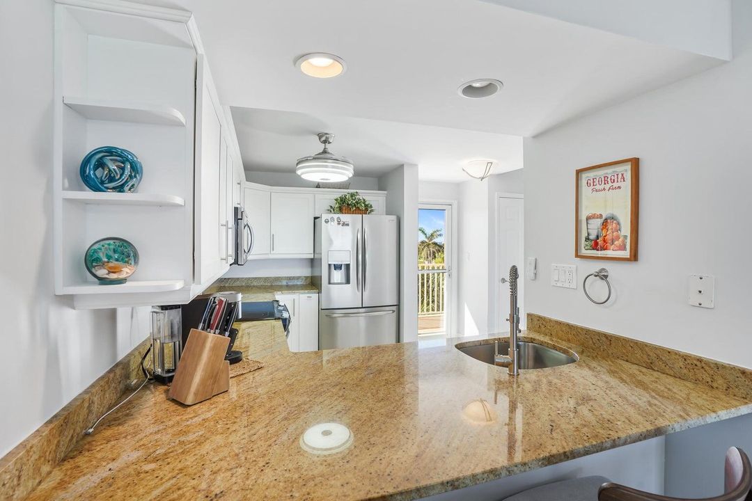 For Sale: $399,900 (2 beds, 2 baths, 1186 Square Feet)