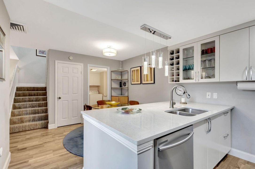 For Sale: $495,000 (2 beds, 2 baths, 1188 Square Feet)