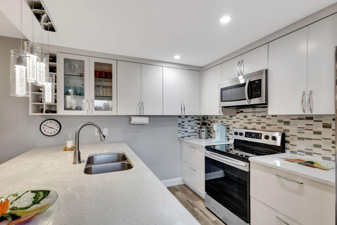 For Sale: $495,000 (2 beds, 2 baths, 1188 Square Feet)