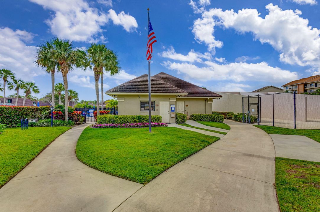 For Sale: $495,000 (2 beds, 2 baths, 1188 Square Feet)