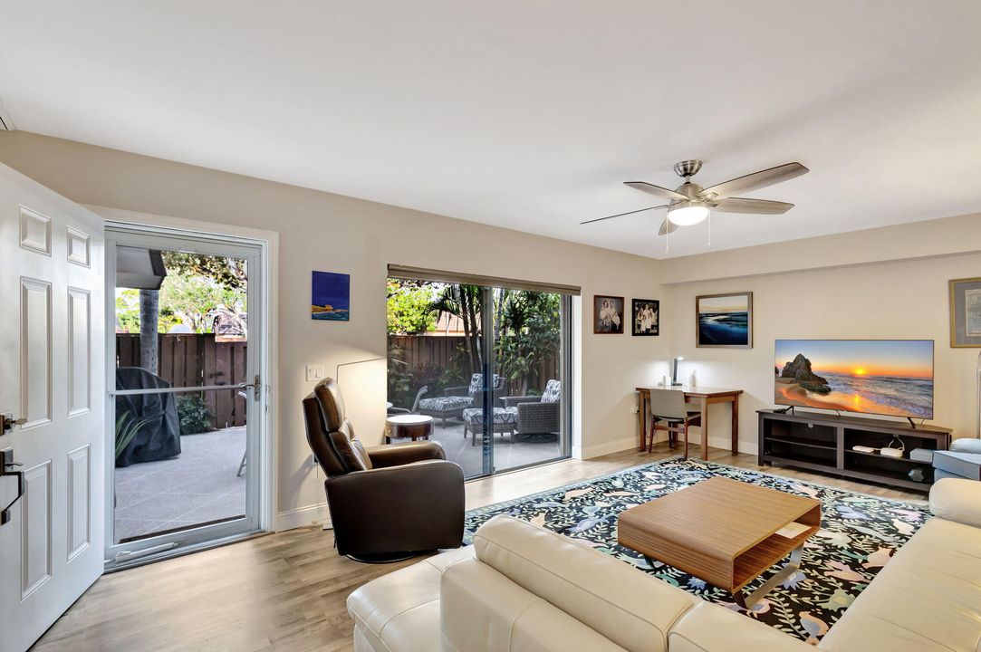 For Sale: $495,000 (2 beds, 2 baths, 1188 Square Feet)