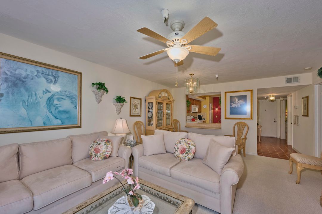 For Sale: $355,000 (2 beds, 2 baths, 1000 Square Feet)