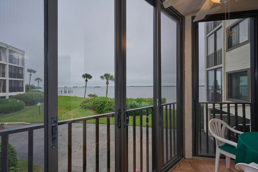 For Sale: $355,000 (2 beds, 2 baths, 1000 Square Feet)