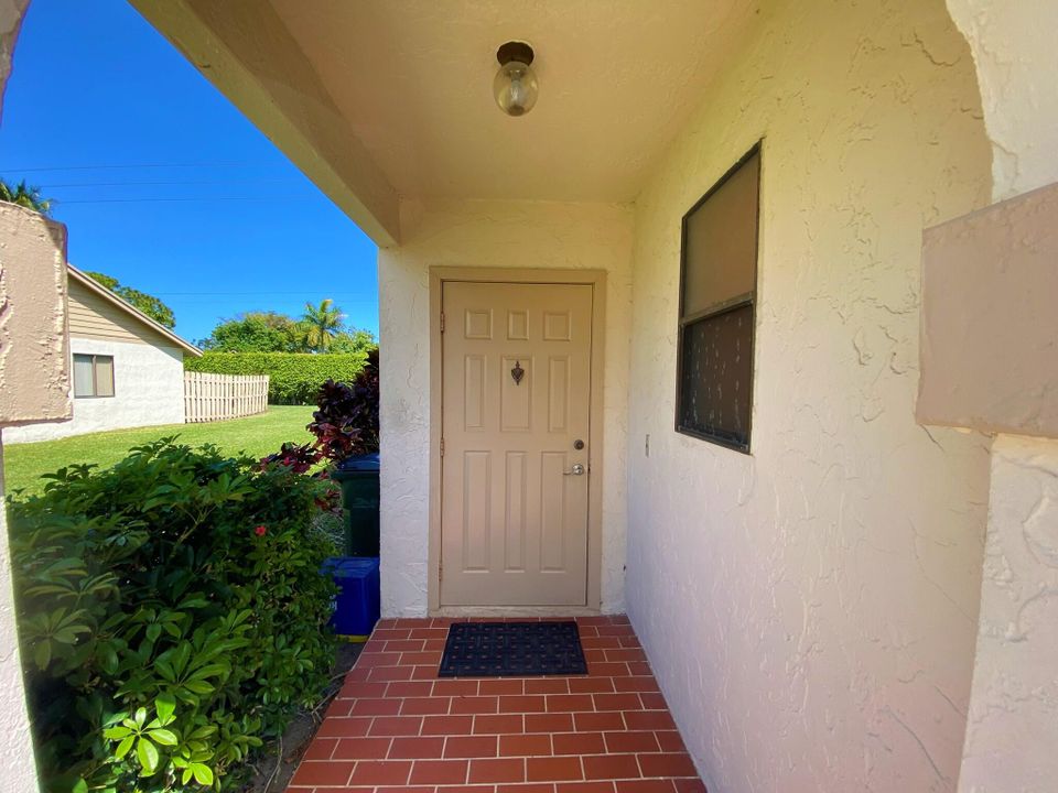 For Sale: $270,000 (2 beds, 2 baths, 1225 Square Feet)