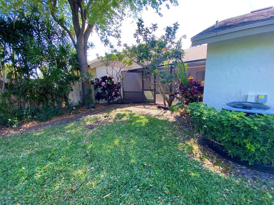 For Sale: $270,000 (2 beds, 2 baths, 1225 Square Feet)