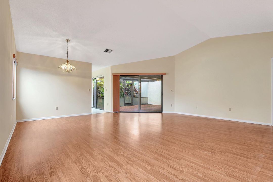 For Sale: $270,000 (2 beds, 2 baths, 1225 Square Feet)