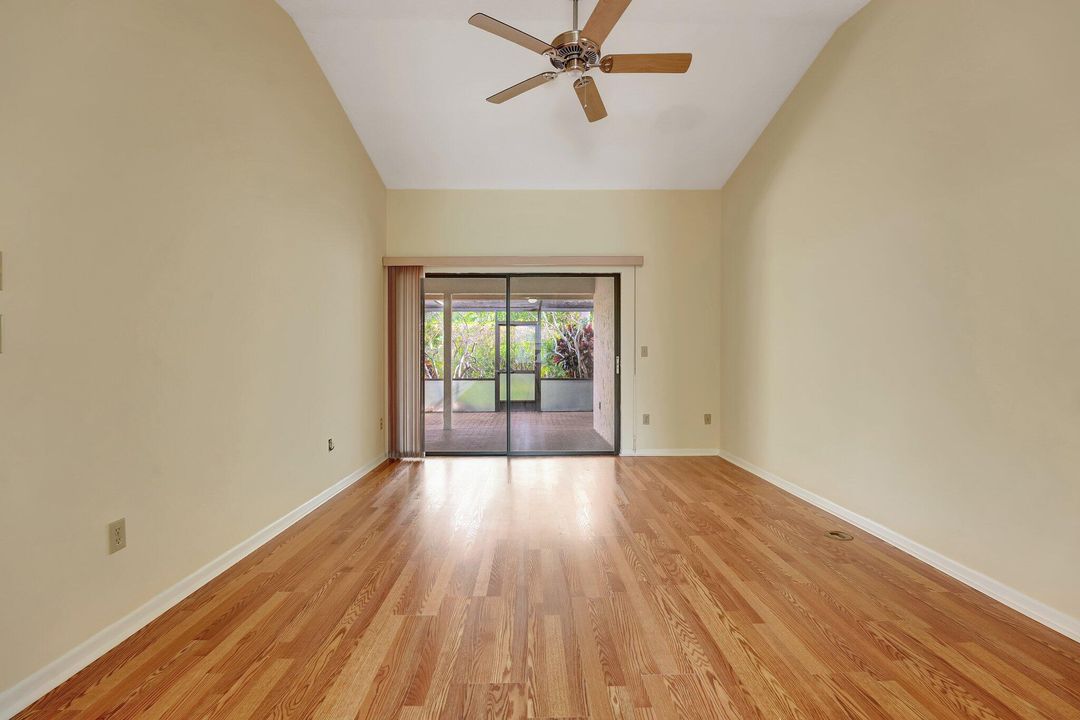 For Sale: $270,000 (2 beds, 2 baths, 1225 Square Feet)