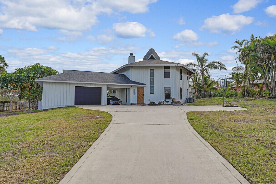 For Sale: $747,000 (4 beds, 2 baths, 1984 Square Feet)