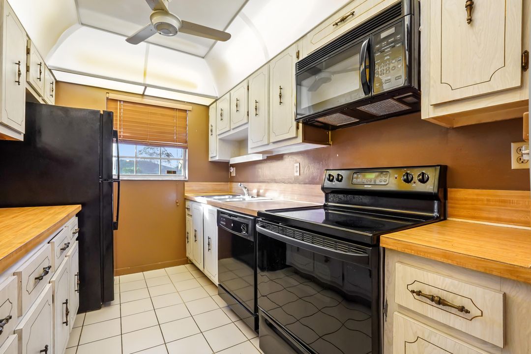 For Sale: $164,900 (1 beds, 2 baths, 1080 Square Feet)