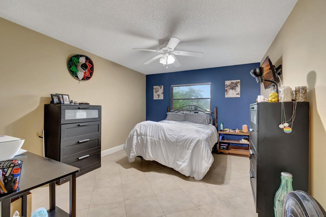 For Sale: $260,000 (2 beds, 2 baths, 1200 Square Feet)