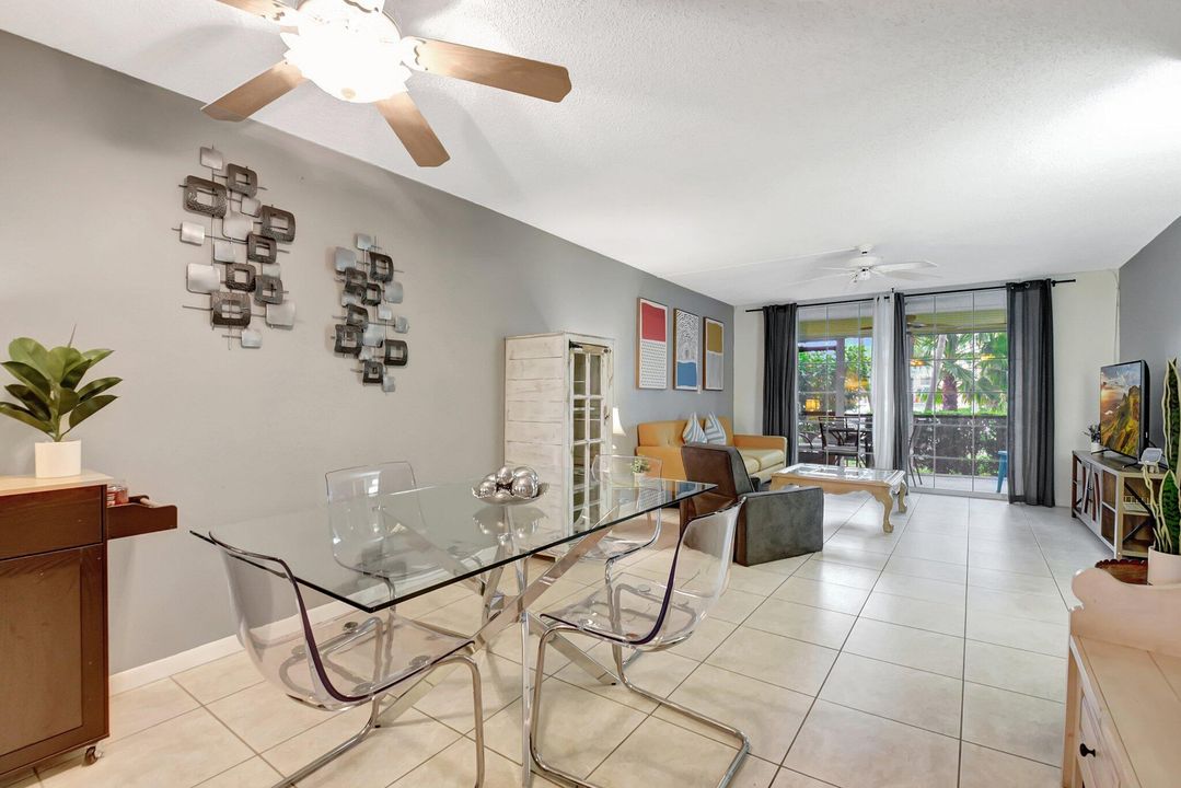 For Sale: $250,000 (2 beds, 2 baths, 908 Square Feet)