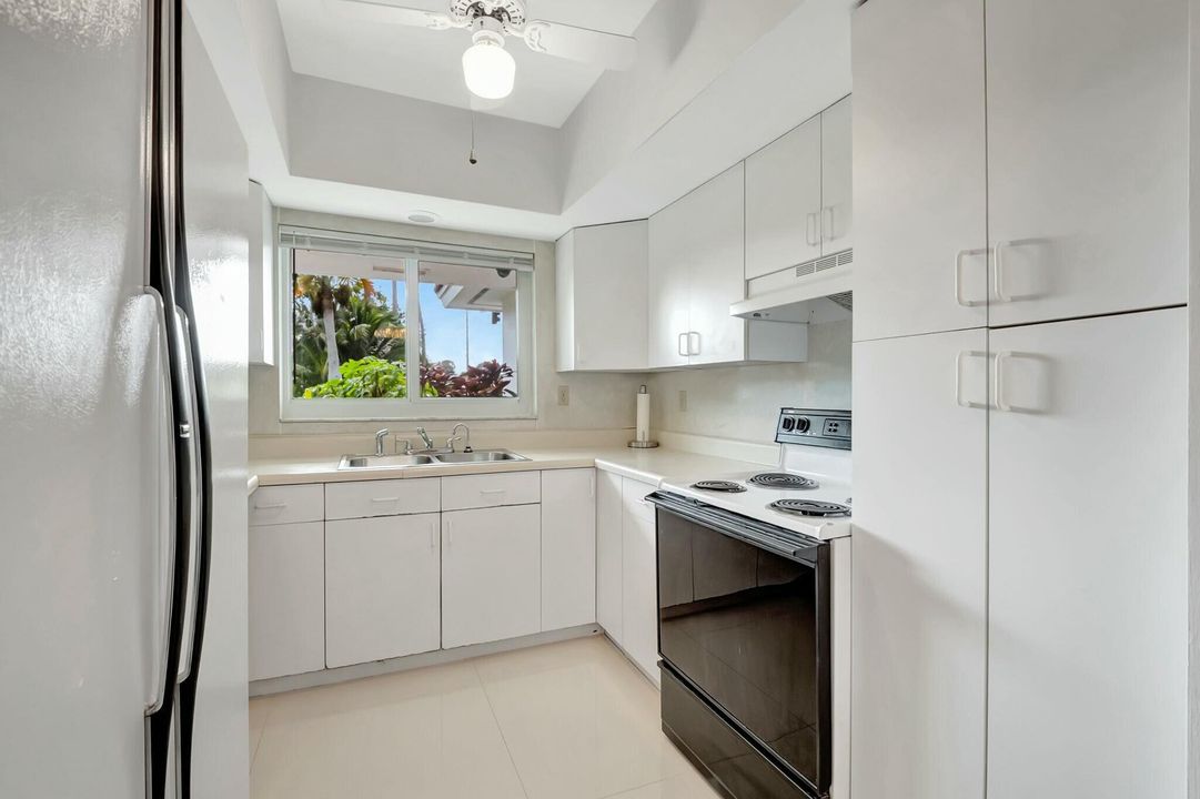 For Sale: $689,900 (2 beds, 2 baths, 1328 Square Feet)