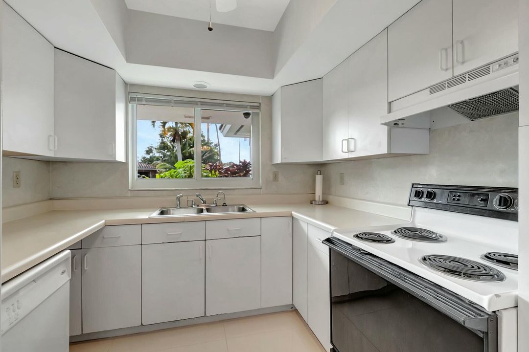 For Sale: $689,900 (2 beds, 2 baths, 1328 Square Feet)