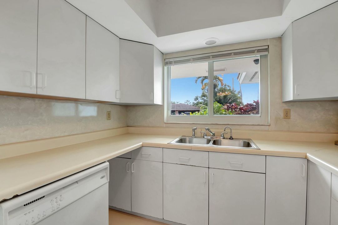 For Sale: $689,900 (2 beds, 2 baths, 1328 Square Feet)