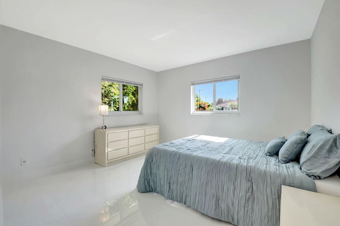 For Sale: $689,900 (2 beds, 2 baths, 1328 Square Feet)