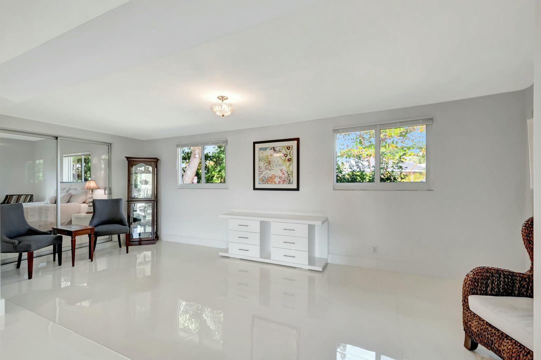 For Sale: $689,900 (2 beds, 2 baths, 1328 Square Feet)