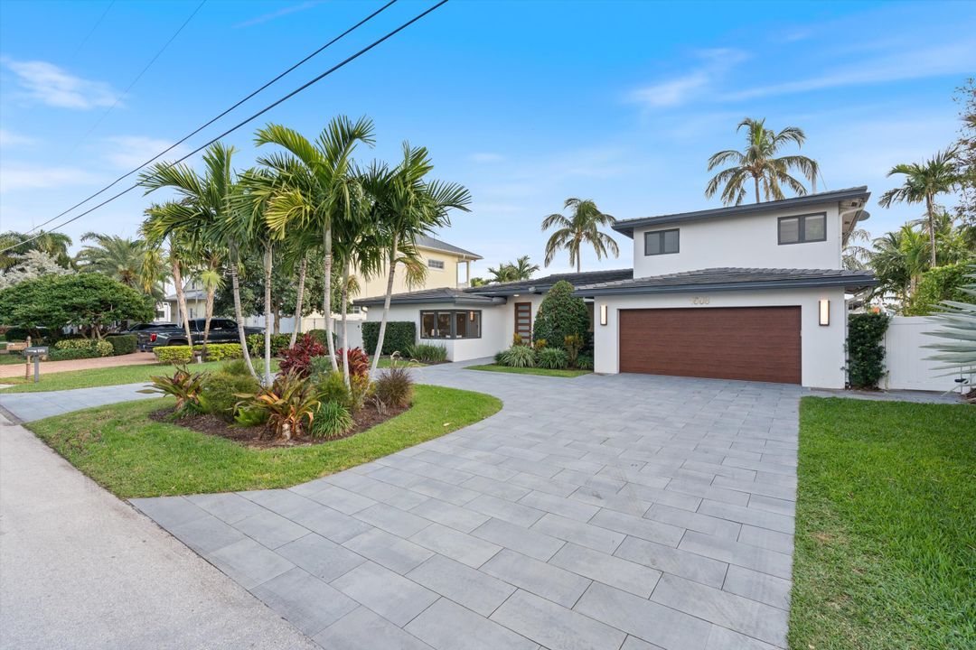 For Sale: $2,850,000 (3 beds, 3 baths, 2378 Square Feet)