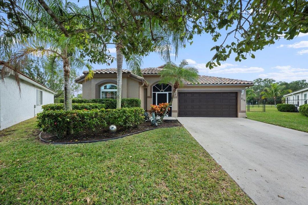 For Sale: $570,000 (3 beds, 2 baths, 1806 Square Feet)