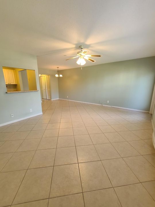 For Rent: $1,300 (1 beds, 1 baths, 646 Square Feet)