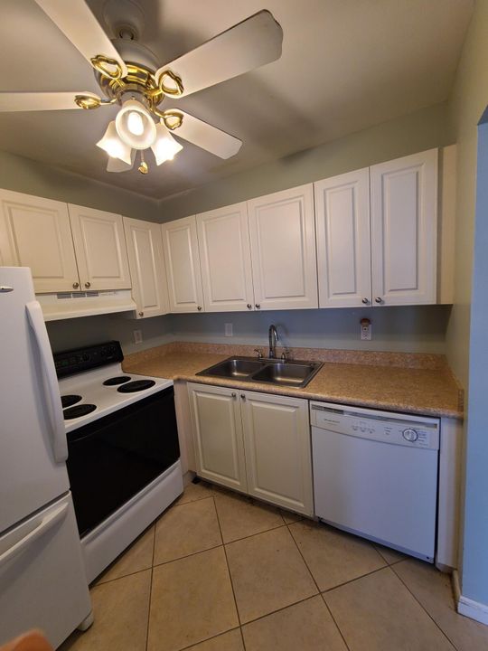 For Rent: $1,300 (1 beds, 1 baths, 646 Square Feet)