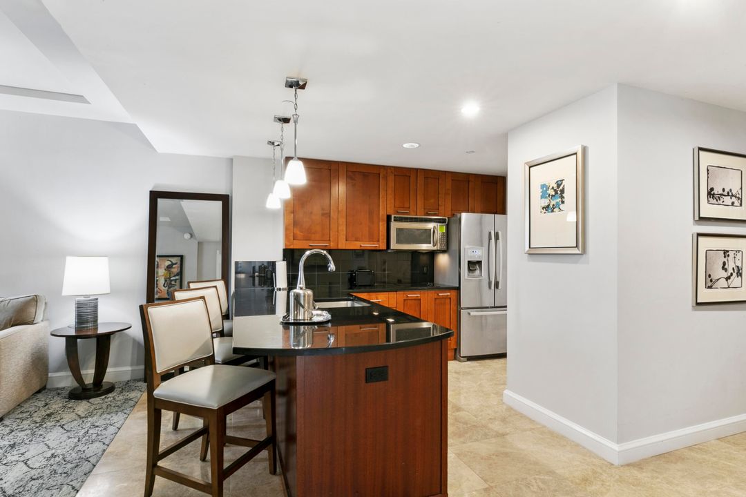 For Sale: $549,000 (1 beds, 1 baths, 762 Square Feet)