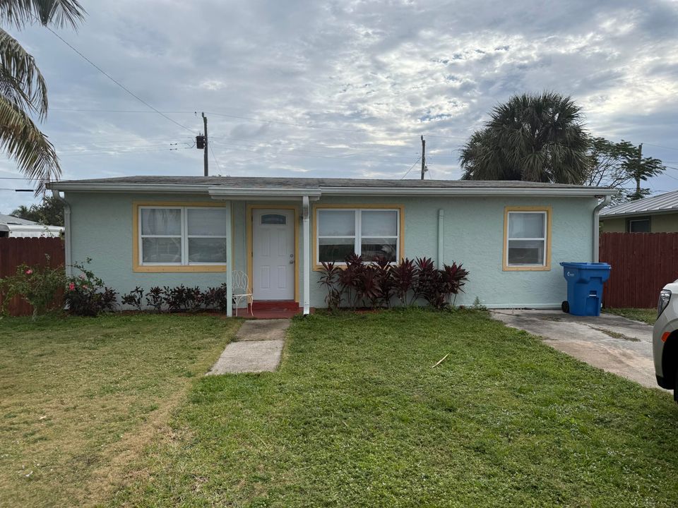 For Sale: $357,500 (3 beds, 1 baths, 1032 Square Feet)