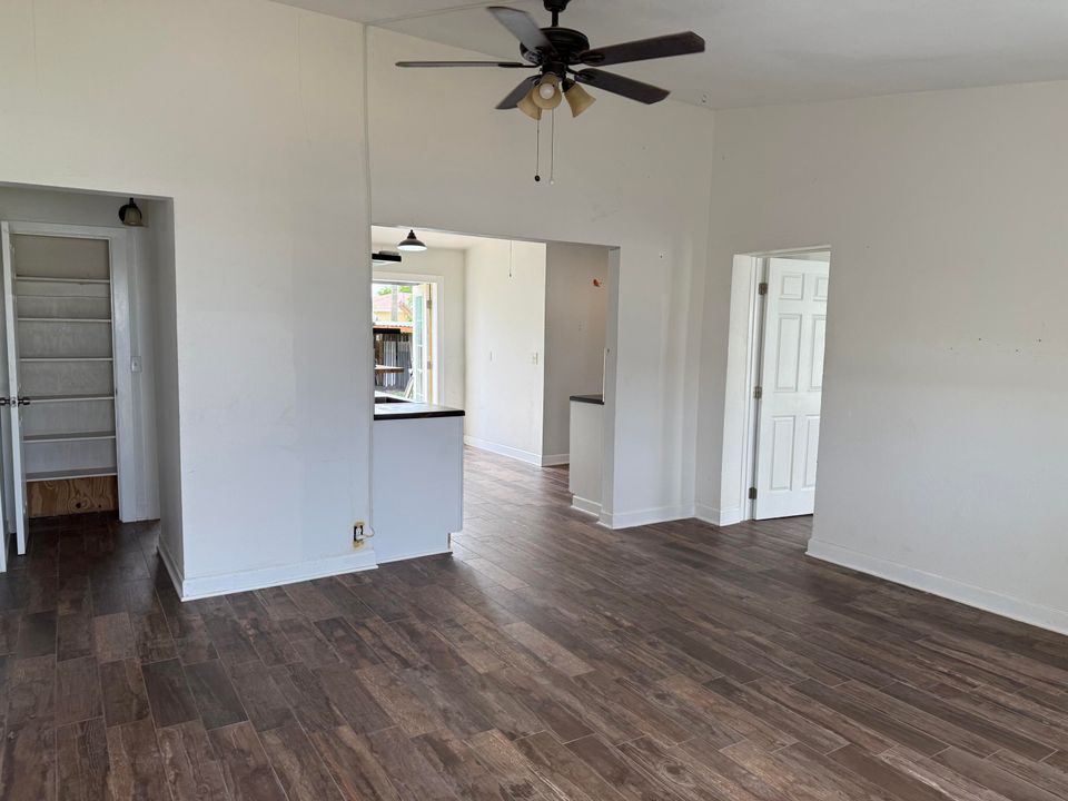 For Sale: $357,500 (3 beds, 1 baths, 1032 Square Feet)