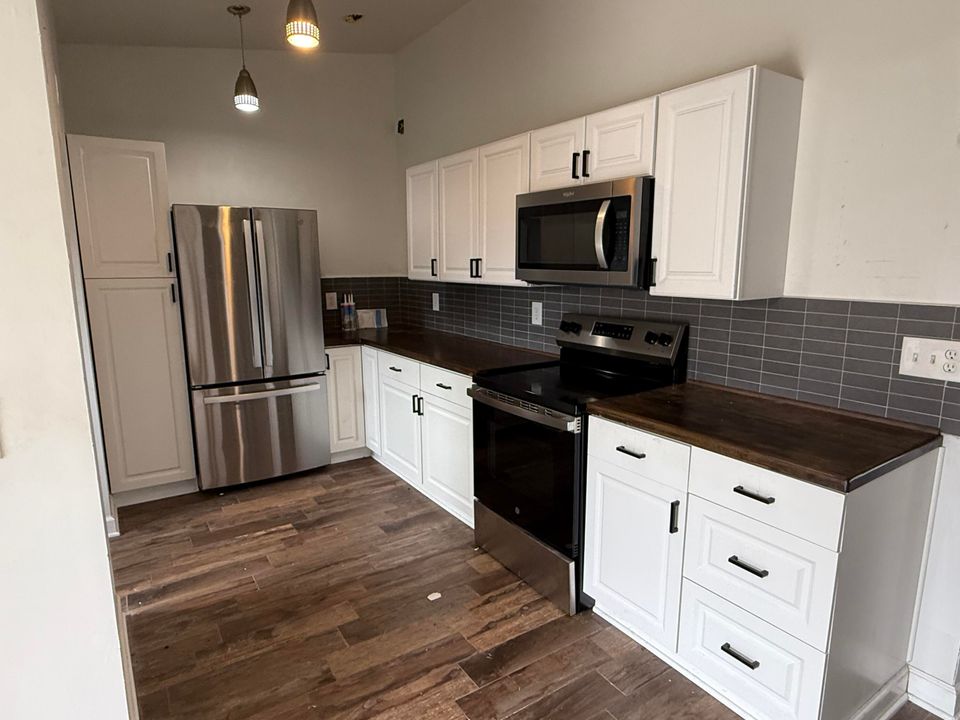 For Sale: $357,500 (3 beds, 1 baths, 1032 Square Feet)