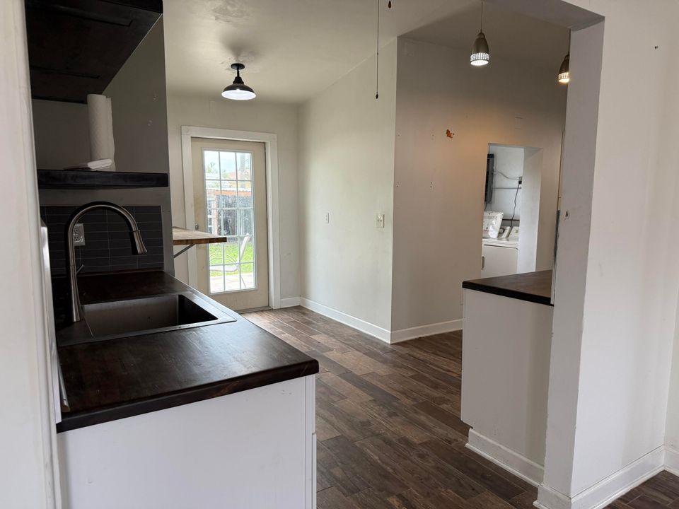 For Sale: $357,500 (3 beds, 1 baths, 1032 Square Feet)