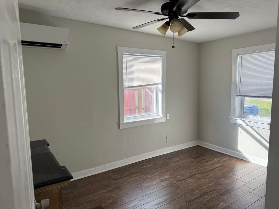 For Sale: $357,500 (3 beds, 1 baths, 1032 Square Feet)