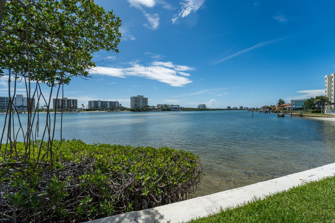 For Sale: $722,500 (2 beds, 2 baths, 1272 Square Feet)