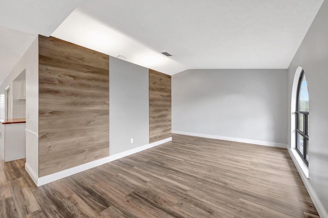 For Sale: $374,000 (3 beds, 2 baths, 1543 Square Feet)