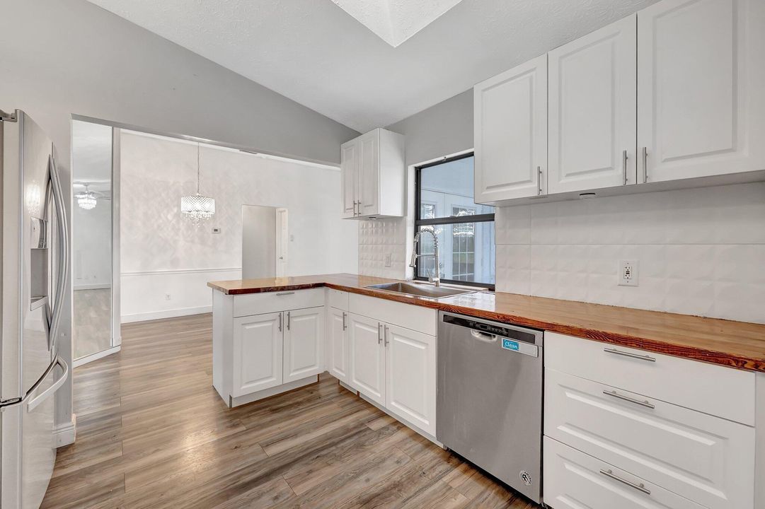 For Sale: $374,000 (3 beds, 2 baths, 1543 Square Feet)