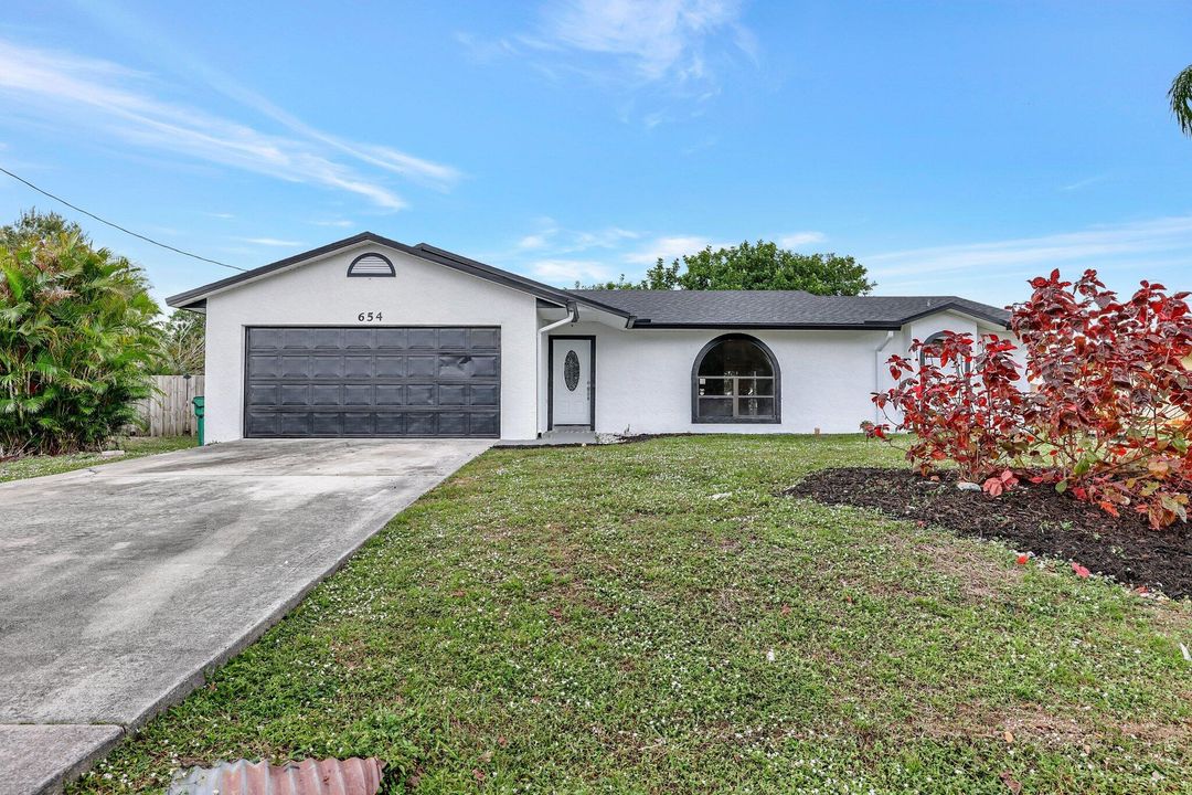 For Sale: $374,000 (3 beds, 2 baths, 1543 Square Feet)