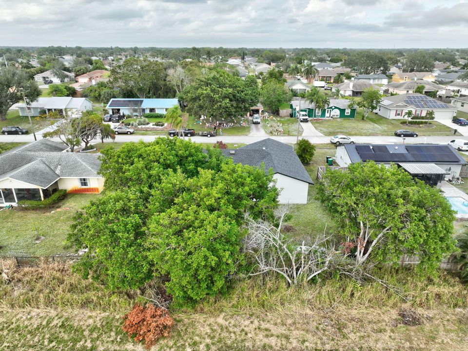 For Sale: $374,000 (3 beds, 2 baths, 1543 Square Feet)