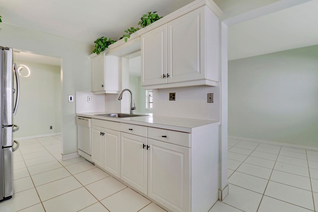 For Sale: $349,999 (2 beds, 2 baths, 1317 Square Feet)