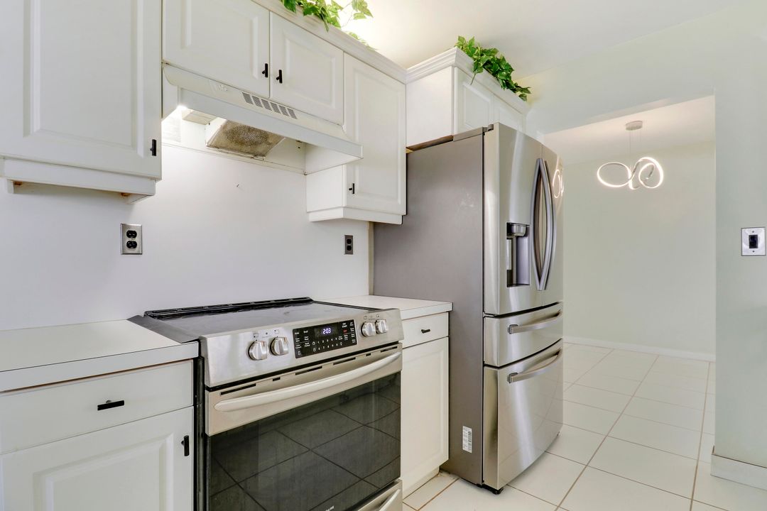 For Sale: $349,999 (2 beds, 2 baths, 1317 Square Feet)