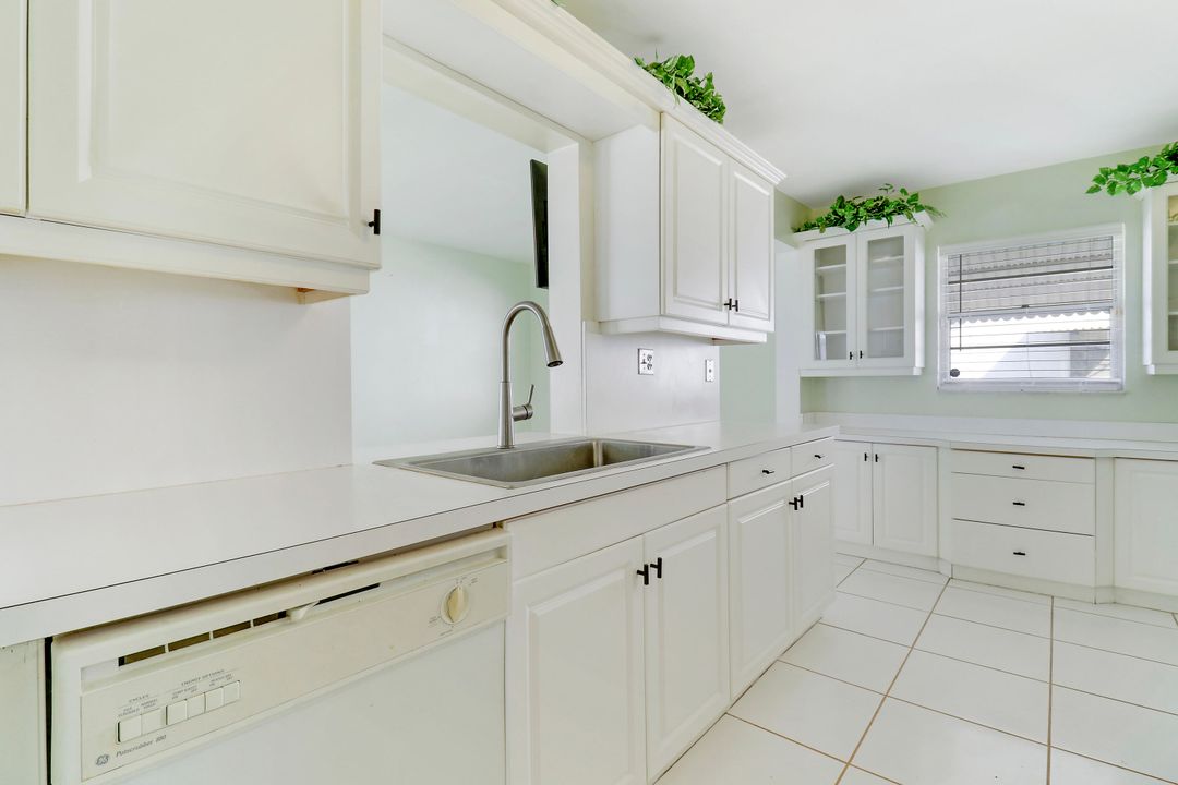 For Sale: $349,999 (2 beds, 2 baths, 1317 Square Feet)