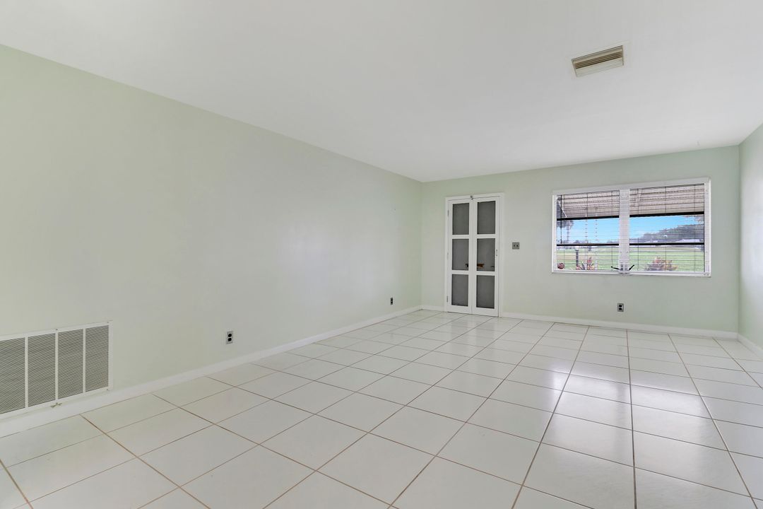 For Sale: $349,999 (2 beds, 2 baths, 1317 Square Feet)