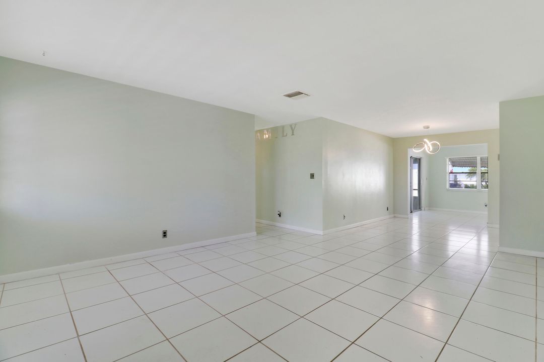 For Sale: $349,999 (2 beds, 2 baths, 1317 Square Feet)