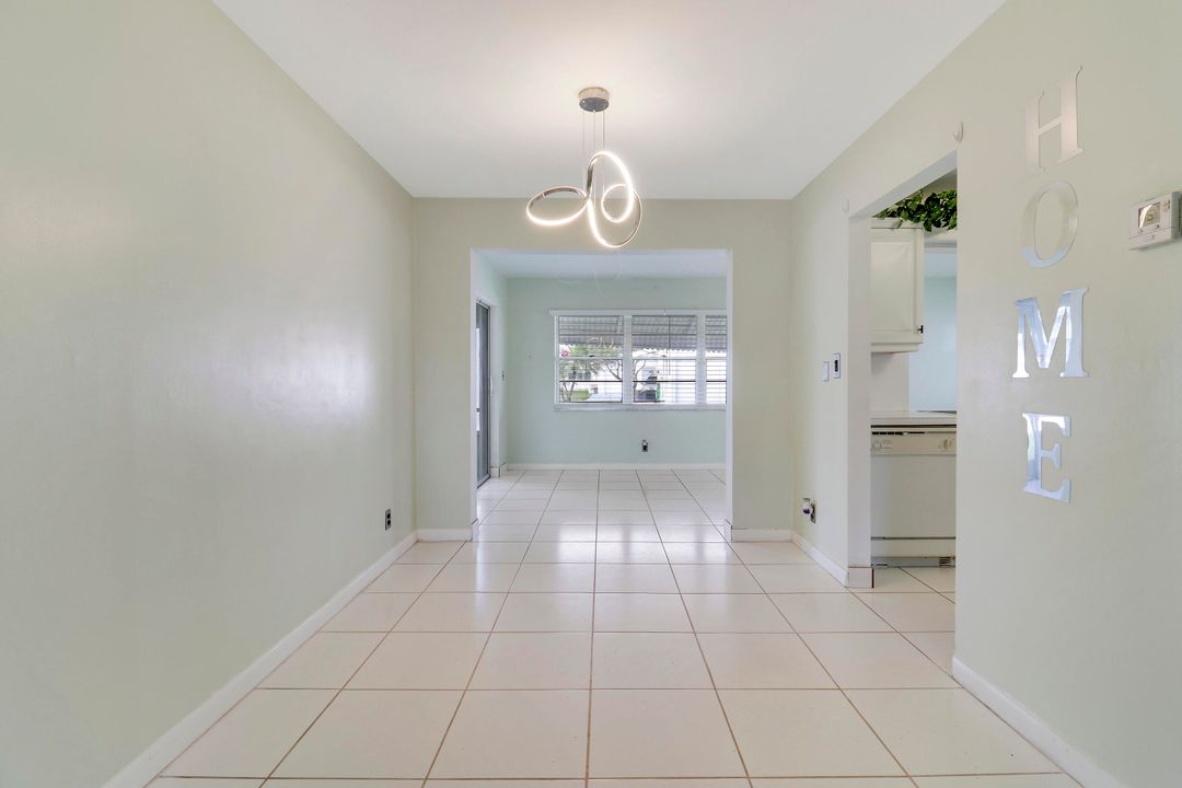 For Sale: $349,999 (2 beds, 2 baths, 1317 Square Feet)