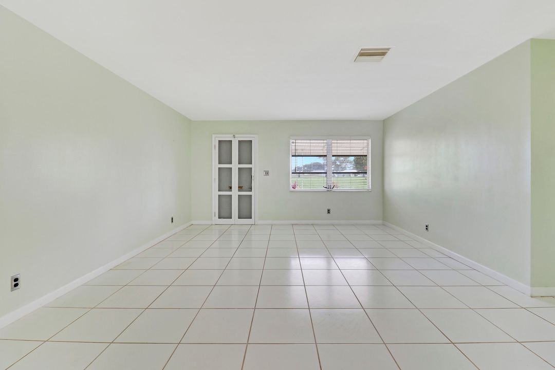 For Sale: $349,999 (2 beds, 2 baths, 1317 Square Feet)