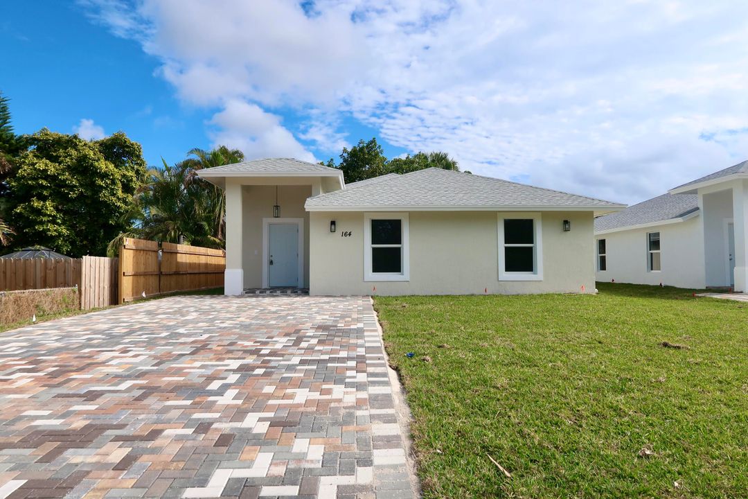 For Sale: $570,000 (4 beds, 2 baths, 1697 Square Feet)