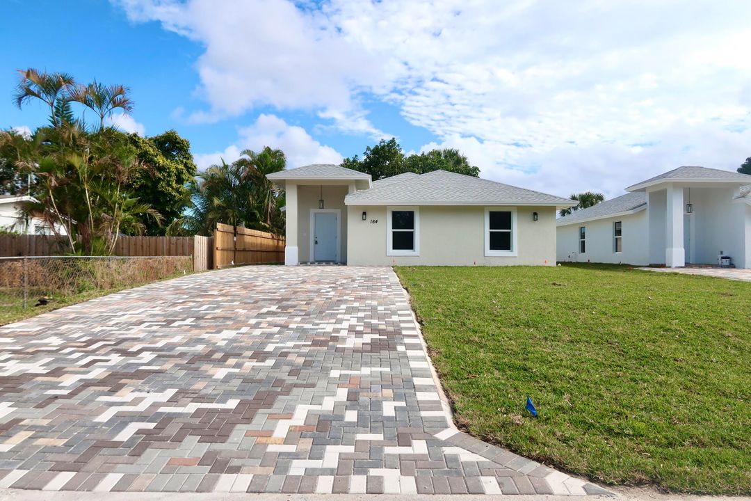 For Sale: $570,000 (4 beds, 2 baths, 1697 Square Feet)