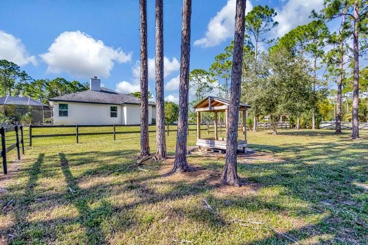 For Sale: $850,000 (4 beds, 3 baths, 2513 Square Feet)