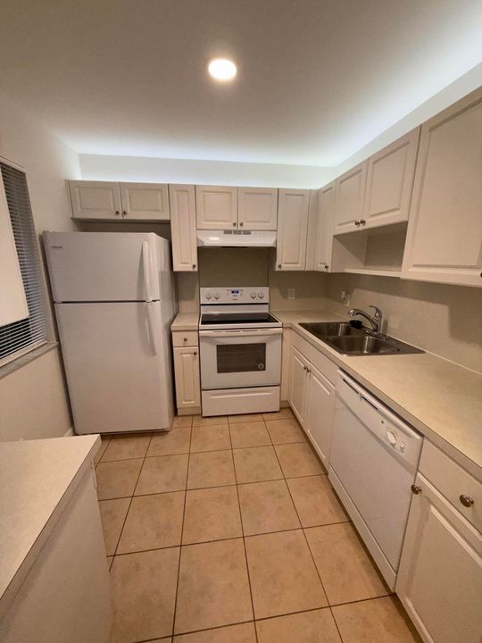 For Rent: $1,500 (1 beds, 1 baths, 723 Square Feet)