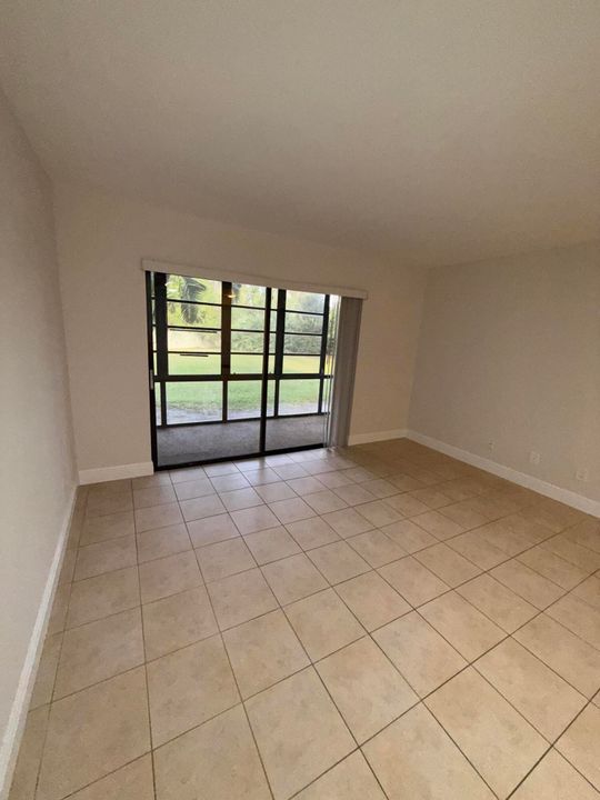 For Rent: $1,500 (1 beds, 1 baths, 723 Square Feet)